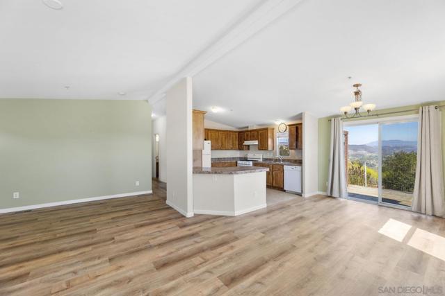 38795 Harris Truck Trail, Fallbrook CA: https://media.crmls.org/mediaz/c5cb719c-d545-4c19-8406-0bb6919c4d6f.jpg