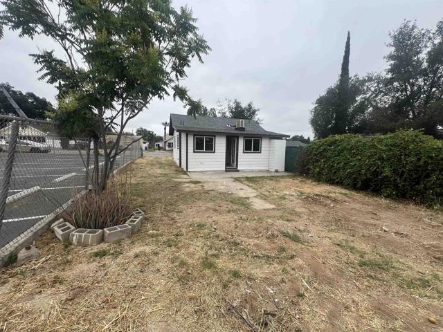 1021 D Street, Ramona CA: https://media.crmls.org/mediaz/c5cb8fa5-33ec-4b81-8ea4-11296b5ccc2a.jpg