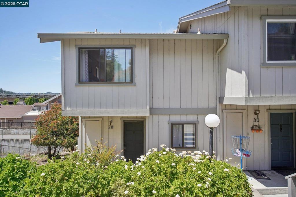 28 Holcomb Ct
