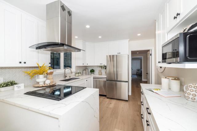 3803 Hamilton Way, Redwood City CA: https://media.crmls.org/mediaz/c5cd20bd-090e-42a9-a8ee-b0f417d5085f.jpg