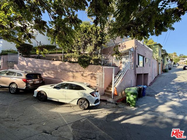 3901 De Longpre Avenue, Los Angeles CA: https://media.crmls.org/mediaz/c5cd2ca4-9058-4224-8350-39f3132e0a93.jpg