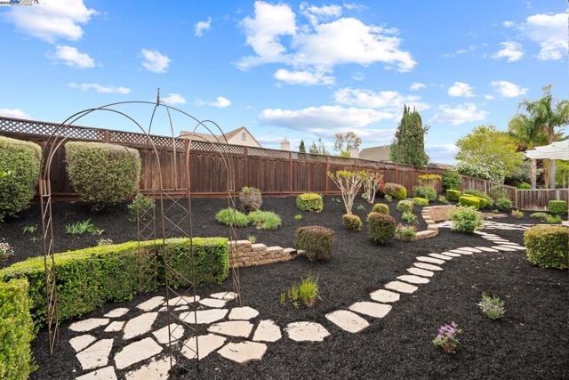 1646 Cascina Ct, Livermore CA: https://media.crmls.org/mediaz/c5cdb9f5-53ff-42dd-9c8c-f46711b3351f.jpg