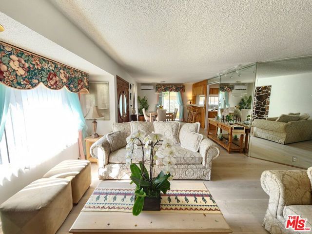 8130 Grimsby Avenue, Los Angeles CA: https://media.crmls.org/mediaz/c5ce23db-32f3-4e49-a5cb-adc5b0100f89.jpg