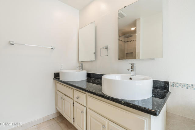 2152 Coalfax Court, Thousand Oaks CA: https://media.crmls.org/mediaz/c5cf1ef5-2e63-44d2-b30c-9b7219039fd0.jpg