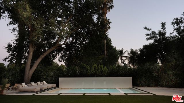 23346 Collins Street, Woodland Hills CA: https://media.crmls.org/mediaz/c5d1902f-af39-4092-9d74-0bdc9ab01678.jpg