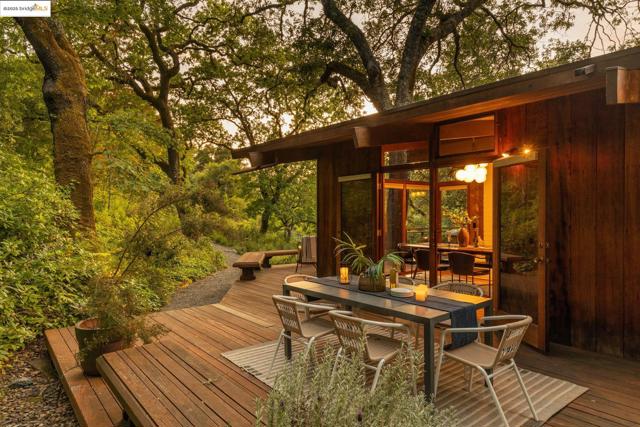 1 Kittiwake Rd, Orinda CA: https://media.crmls.org/mediaz/c5d19c48-56a6-4c56-878f-d09fc5f14e7c.jpg