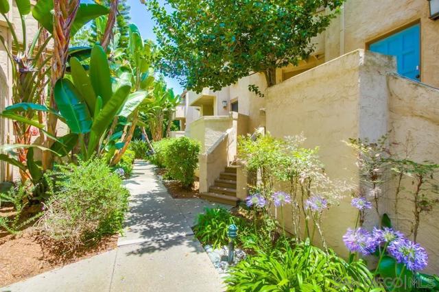 3268 Via Marin, La Jolla CA: https://media.crmls.org/mediaz/c5d1eac8-fc21-4bd1-9a48-af93859d7a2e.jpg