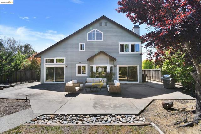 2944 Von Doolen Court, Pinole CA: https://media.crmls.org/mediaz/c5d1fb6e-53f8-4401-ad81-9e80fa3ea433.jpg