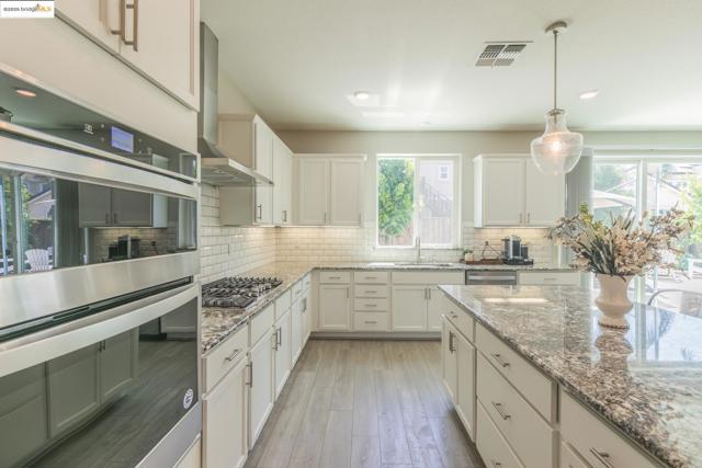 144 Scott Creek Way, Brentwood CA: https://media.crmls.org/mediaz/c5d22b20-ae0e-4cba-af3b-ce081380fb4d.jpg