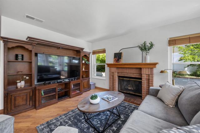 1205 Masterpiece Dr, Oceanside CA: https://media.crmls.org/mediaz/c5d265ed-caca-4738-a60b-bf323b814e38.jpg