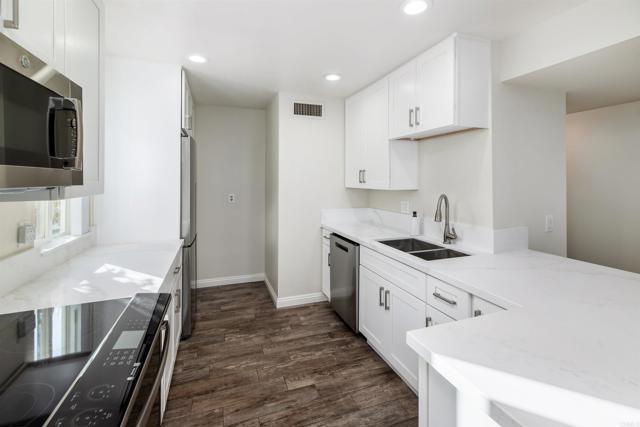 Detail Gallery Image 12 of 42 For 2607 Pirineos Way #116,  Carlsbad,  CA 92009 - 3 Beds | 2 Baths