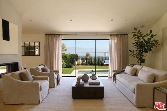 3620 Wrightwood Drive, Studio City CA: https://media.crmls.org/mediaz/c5d2e847-b085-47ac-9dad-92be61f5ef4f.jpg