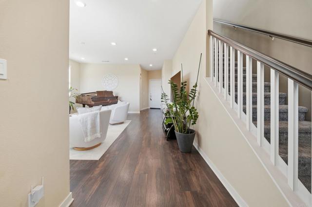 Detail Gallery Image 5 of 72 For 2056 Callisto Terrace, Chula Vista,  CA 91915 - 3 Beds | 3/1 Baths