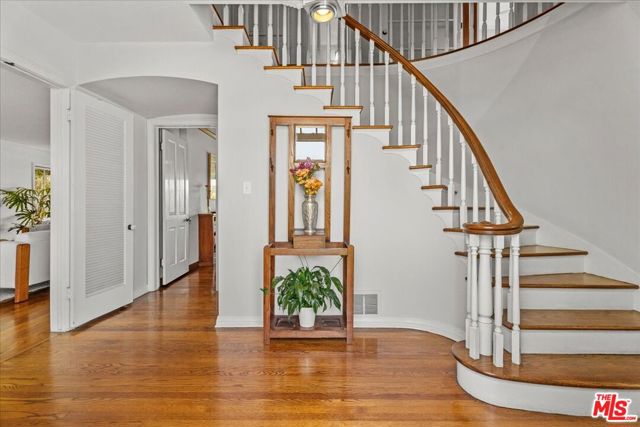 3314 Wonder View Drive, Los Angeles CA: https://media.crmls.org/mediaz/c5d458aa-a9f0-4608-b5eb-68dee5219c89.jpg