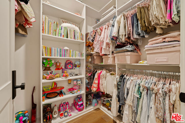459 N Crescent Heights Boulevard, Los Angeles CA: https://media.crmls.org/mediaz/c5d4f888-6455-470a-b838-7680ed66c804.jpg