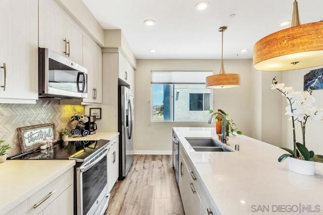 722 Anchor Ct, Chula Vista CA: https://media.crmls.org/mediaz/c5d62a71-bd06-4fb9-a4ec-1ac07219d373.jpg