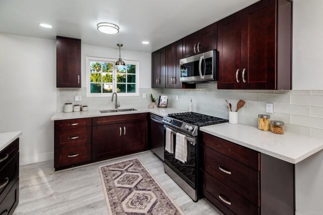 Detail Gallery Image 11 of 42 For 2175 Alta Vista Dr, Vista,  CA 92084 - 5 Beds | 3/1 Baths