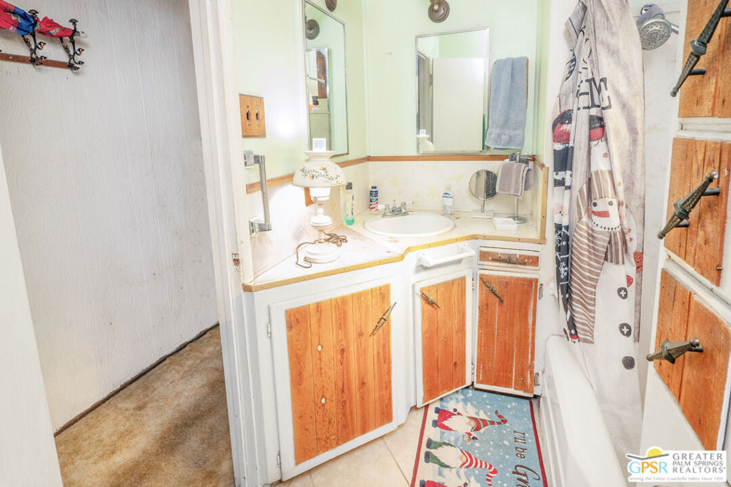 https://media.crmls.org/mediaz/c5d6759a-ffce-4561-adbe-22de235bde66.jpg?preset=X-Large