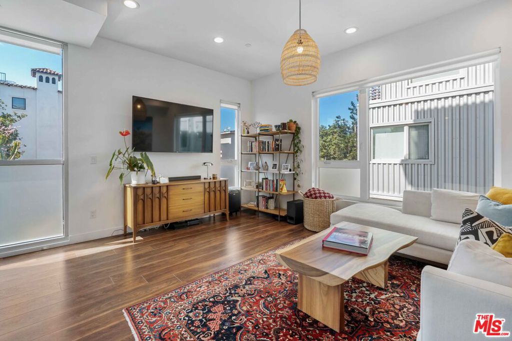 6024 W Beachwood Lane