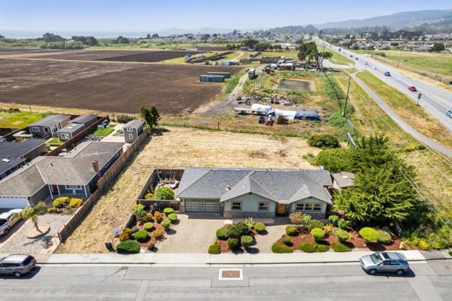 456 Grand Boulevard, Half Moon Bay CA: https://media.crmls.org/mediaz/c5d6e79e-b5aa-4242-985f-bab76f91fcf9.jpg