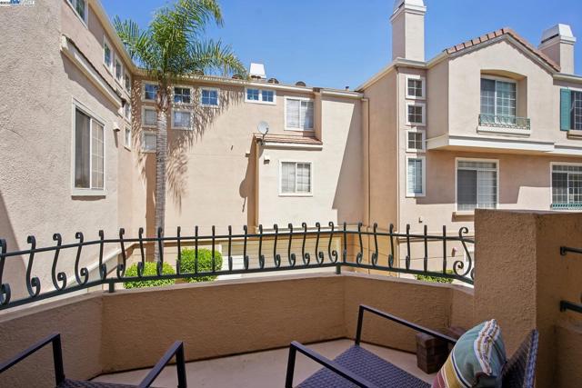 385 Montecito Way, Milpitas CA: https://media.crmls.org/mediaz/c5d74218-3bf2-41b5-a3c4-d3d59fe70bc5.jpg