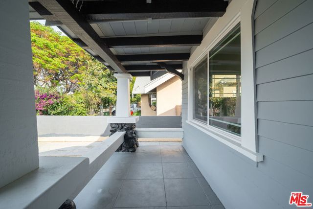 1050 W 48th Street, Los Angeles CA: https://media.crmls.org/mediaz/c5d74533-9c8d-41c6-9ffa-2d09b0b2c3b7.jpg