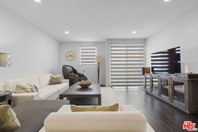 436 S Virgil Avenue, Los Angeles CA: https://media.crmls.org/mediaz/c5d7aadc-a2be-42a2-ba74-a263149171ab.jpg