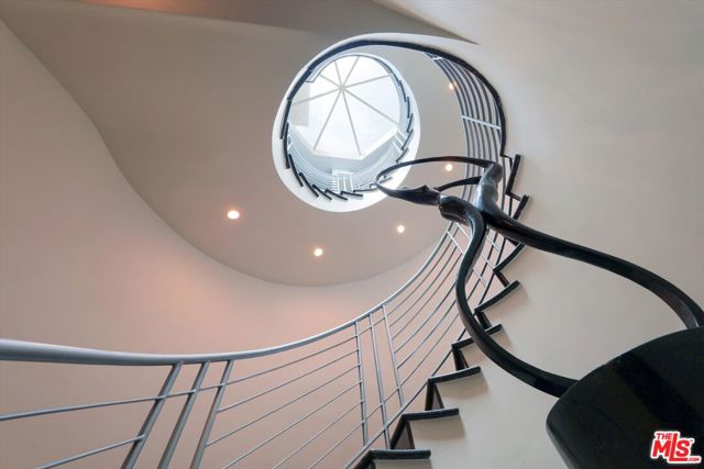 8835 Evanview Drive, Los Angeles CA: https://media.crmls.org/mediaz/c5d8574d-8b06-41a5-9be3-a33746947049.jpg