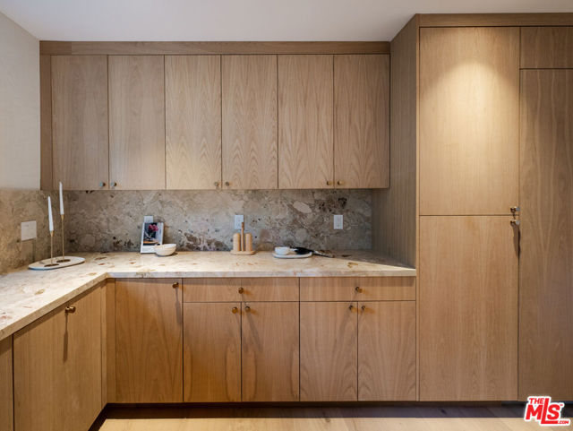 2247 Chelan Place, Los Angeles CA: https://media.crmls.org/mediaz/c5d8cc78-d6e1-4008-8846-4853ff2d32b0.jpg