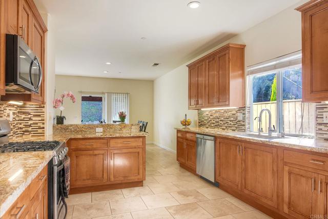 Detail Gallery Image 2 of 41 For 1379 Corte Bagalso, San Marcos,  CA 92069 - 4 Beds | 3 Baths