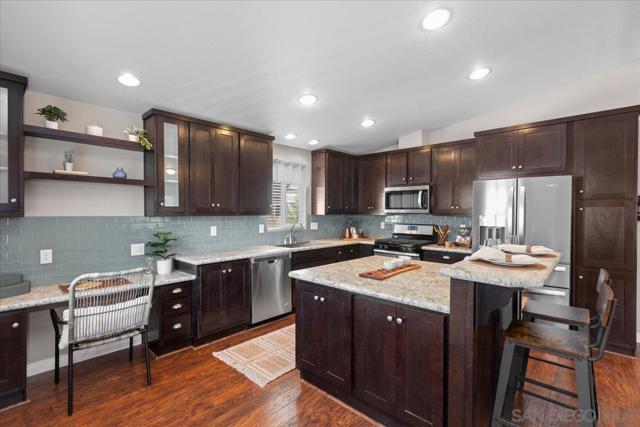 809 Discovery St, San Marcos CA: https://media.crmls.org/mediaz/c5d9607e-1c91-4e5b-a057-7327e6adb0dc.jpg