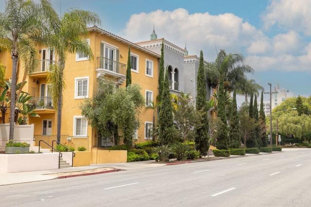 4080 Front St, Mission Hills (San Diego) CA: https://media.crmls.org/mediaz/c5d96919-f537-4b45-88d1-b9a72b3eebe4.jpg