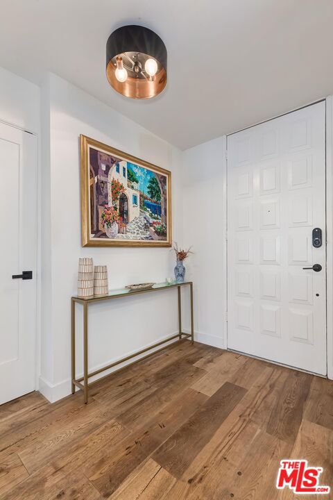 1131 12th Street, Santa Monica CA: https://media.crmls.org/mediaz/c5d9b09a-ce04-4aa0-94e3-12aa56c74457.jpg