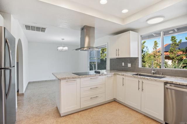 Detail Gallery Image 16 of 48 For 11000 Meadow Glen Way East, Escondido,  CA 92026 - 3 Beds | 2/1 Baths