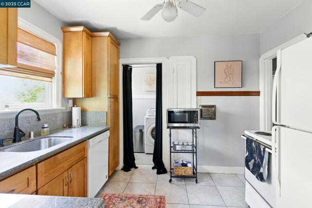 521 C St, Martinez CA: https://media.crmls.org/mediaz/c5d9f528-e1a9-4d54-9515-c2275784e6bb.jpg