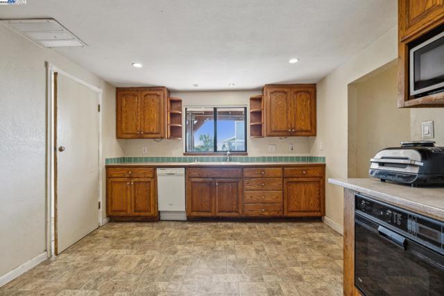 Image 42 of 60 For 25321 Morse Ct