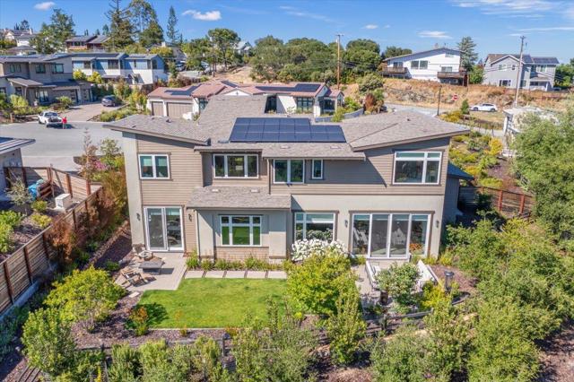 115 Wika Ranch Court, Redwood City CA: https://media.crmls.org/mediaz/c5da8d84-99f0-4f51-8138-3ab6c4619bda.jpg