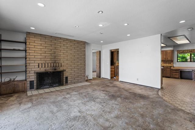 307 Mansfield Road, Hollister CA: https://media.crmls.org/mediaz/c5daa2be-ec36-43b8-813a-10f2b0b26b8a.jpg