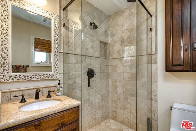 3458 Malaga Court, Calabasas CA: https://media.crmls.org/mediaz/c5daa7d5-bc0f-4b50-961f-07cd867ea160.jpg