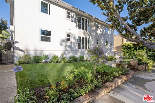 1250 N Crescent Heights Boulevard, West Hollywood CA: https://media.crmls.org/mediaz/c5daf5f4-dd49-4ba9-92db-65cc524399a8.jpg