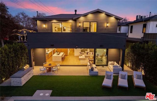 4453 Gentry Avenue, Valley Village CA: https://media.crmls.org/mediaz/c5db6465-d8a9-4573-a37e-cca786770a82.jpg