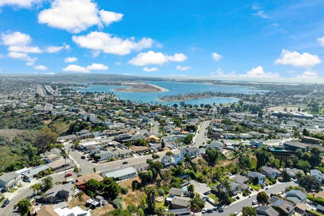 3467 Shawnee Rd, San Diego CA: https://media.crmls.org/mediaz/c5dba6ca-76ea-4fc5-b075-552b33272726.jpg