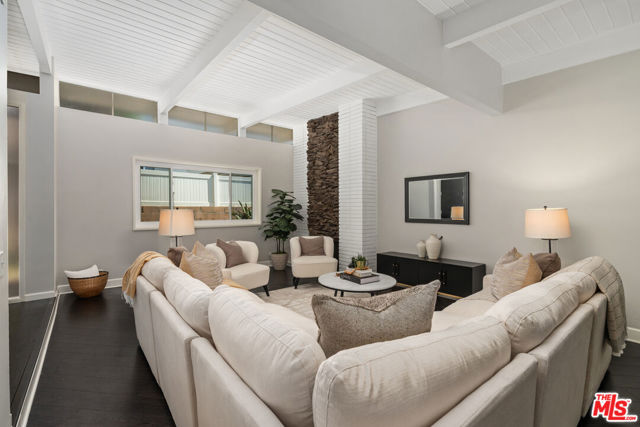 21206 Merridy Street, Chatsworth CA: https://media.crmls.org/mediaz/c5dc36e3-d064-4c7c-b1ae-03206a6f6172.jpg