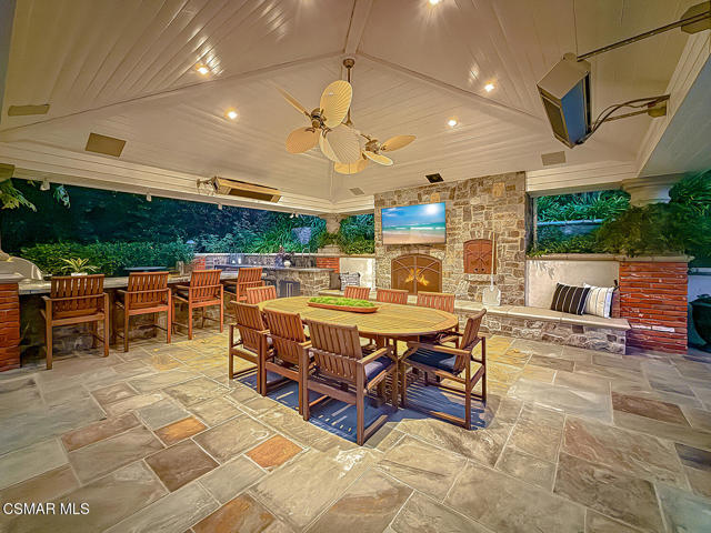 581 Lakeview Canyon Road, Westlake Village CA: https://media.crmls.org/mediaz/c5dd01b2-3101-482a-aca6-840289857f4c.jpg