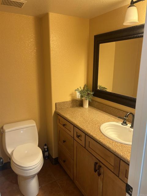402 Calle Corazon, Oceanside CA: https://media.crmls.org/mediaz/c5ddb458-629f-496b-91d9-4787da3859a0.jpg