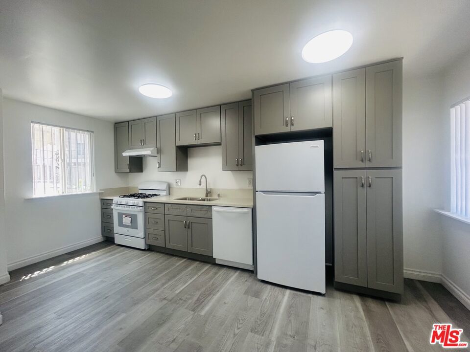 740 N Hill Place #1
