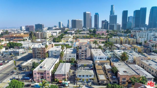 318 Columbia Avenue, Los Angeles CA: https://media.crmls.org/mediaz/c5e0982b-dfd6-4d2f-b139-af5b9dead9ae.jpg