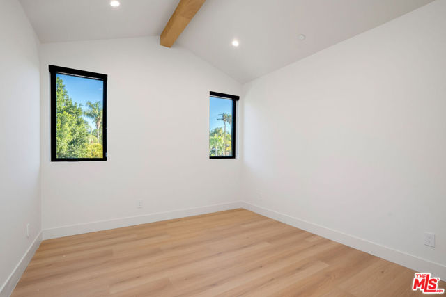 5660 Winnetka Avenue, Woodland Hills CA: https://media.crmls.org/mediaz/c5e12cde-f4f8-48a2-9f98-20ef5487a066.jpg