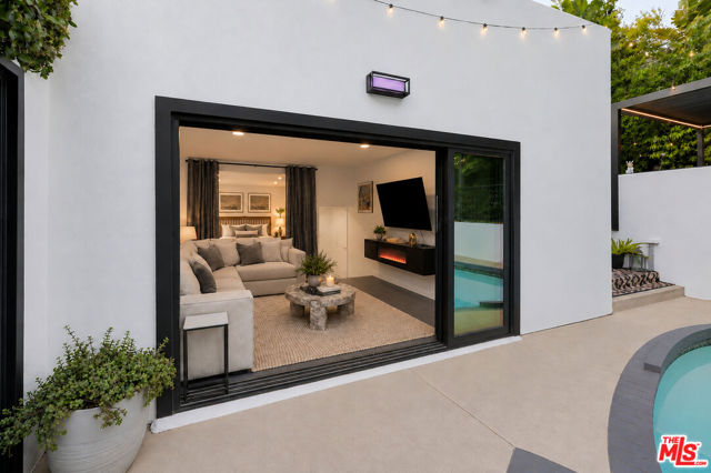 2300 Benedict Canyon Drive photo 33