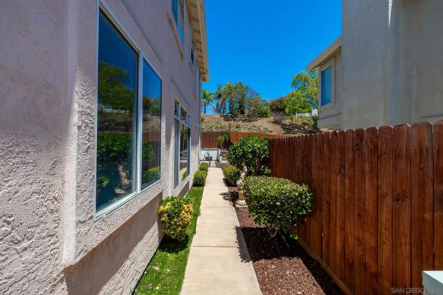 838 Masters Dr, Oceanside CA: https://media.crmls.org/mediaz/c5e1d063-f1a0-488b-b88d-2b12fd994d20.jpg